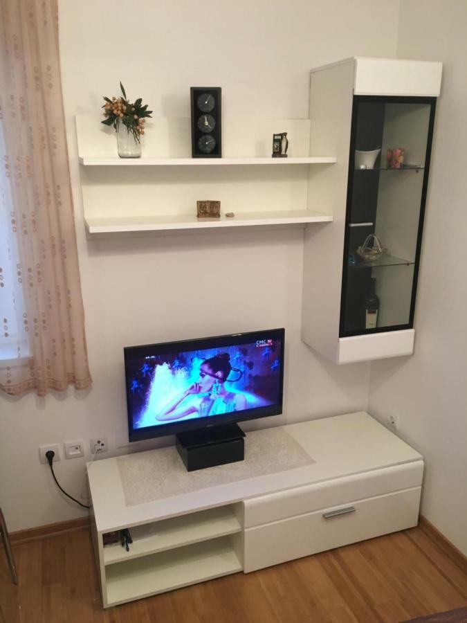 Apartment Tihana Novalja Exterior photo